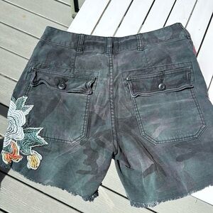 Free People cargo shorts like new. Super beautiful embroidery on leg and pocket